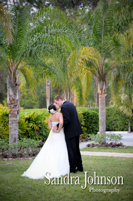 Best Lakeside wedding at Paradise Cove in Orlando, Florida - Wedding photographer - Sandra Johnson (SJFoto.com)